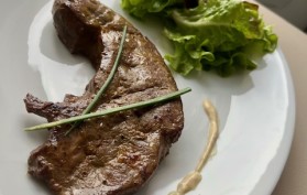 Foie poêlé sauce moutarde (recette rapide et savoureuse)