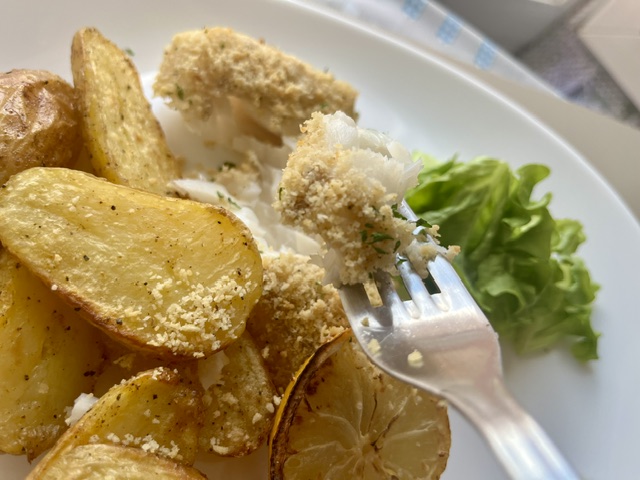 Dos de cabillaud pané au parmesan et pommes de terre fondantes1